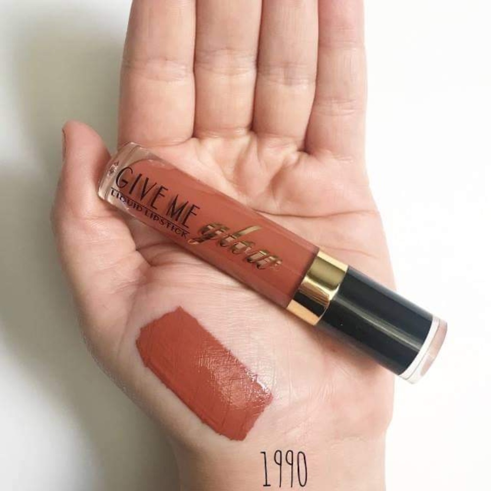 Give me glow matte liquid lipstick - 1990
Creamy pumpkin orange - (best seller)